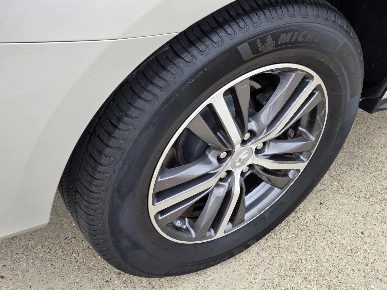 Used 2016 Liquid Platinum INFINITI  image 11