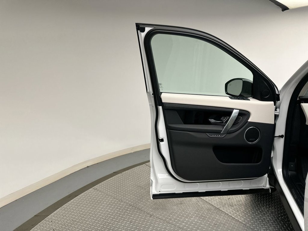 Used 2025 Fuji White Land Rover S image 7