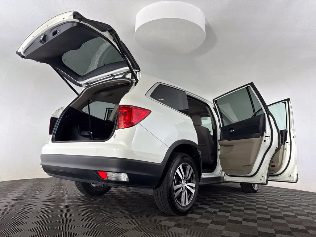 Used 2017 White Honda EX-L image 23