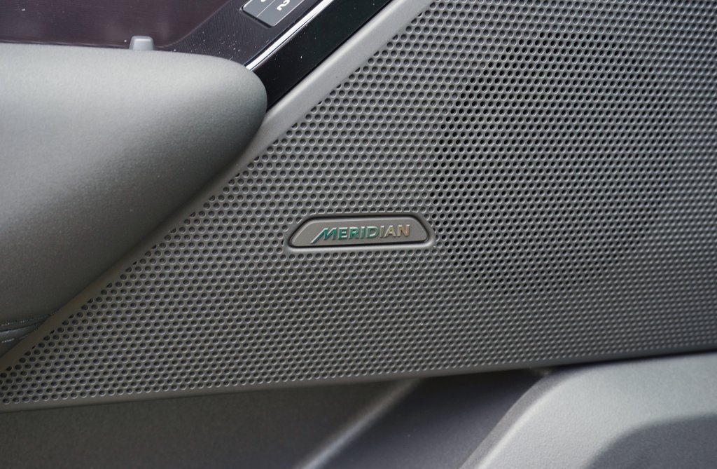 2026 LAND ROVER RANGE ROVER VELAR - Image 11