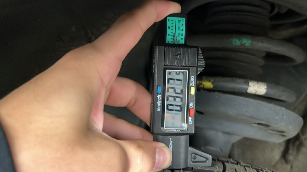 Used 2019 Khaki Subaru 2.0i Limited image 42