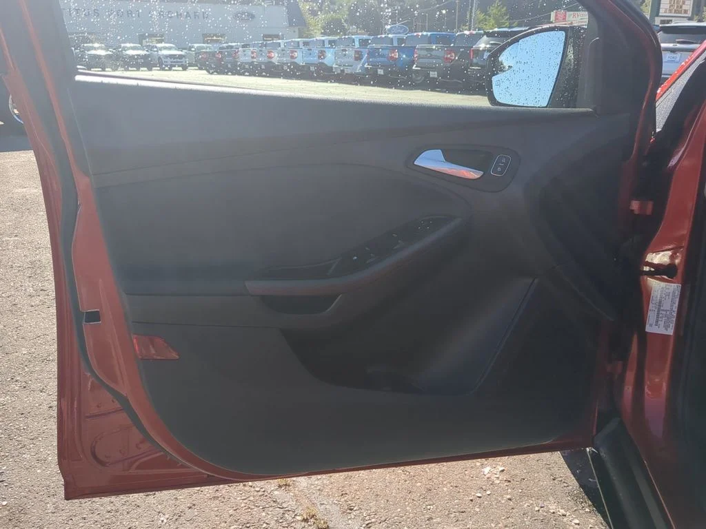 Used 2018 Red Ford SEL image 13