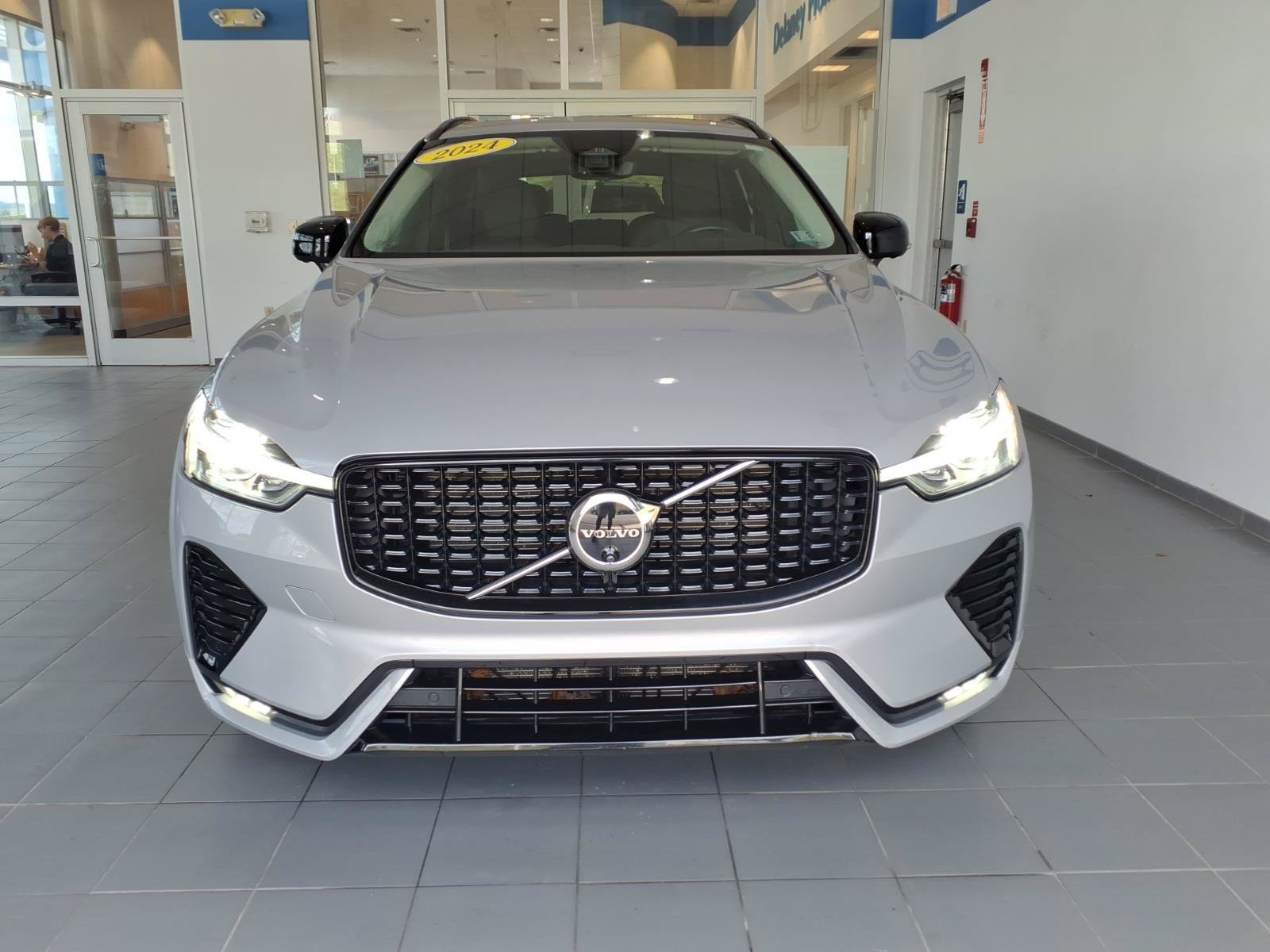 Used 2024 Silver Dawn Metallic Volvo Plus Dark Theme image 2