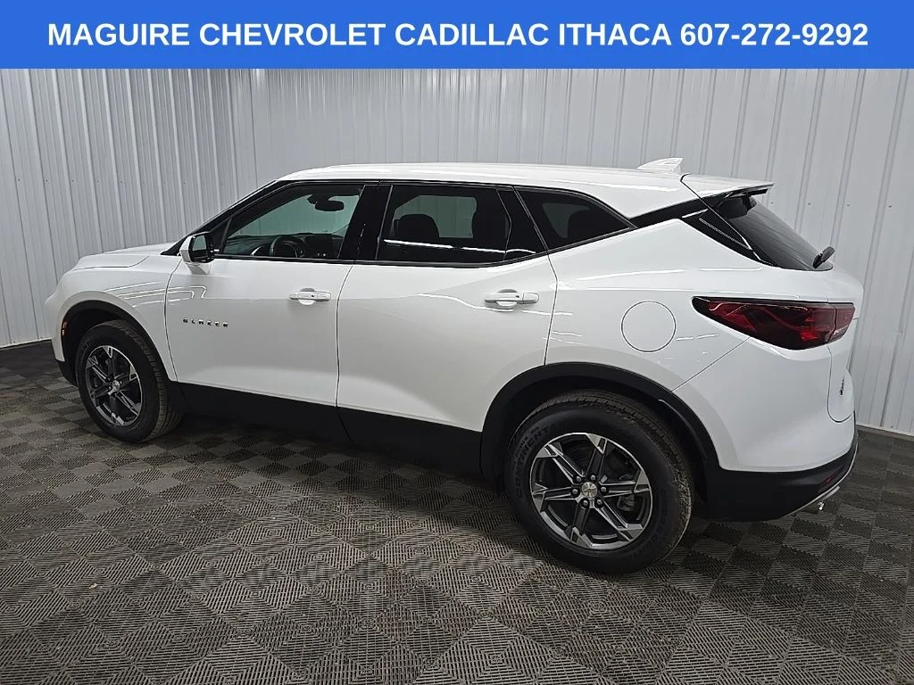 Used 2023 White Chevrolet LT image 4