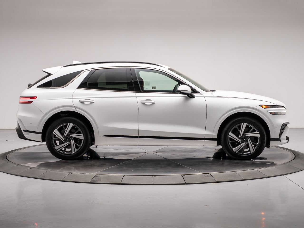 2026 GENESIS GV70 Sport Advanced - Photo 6