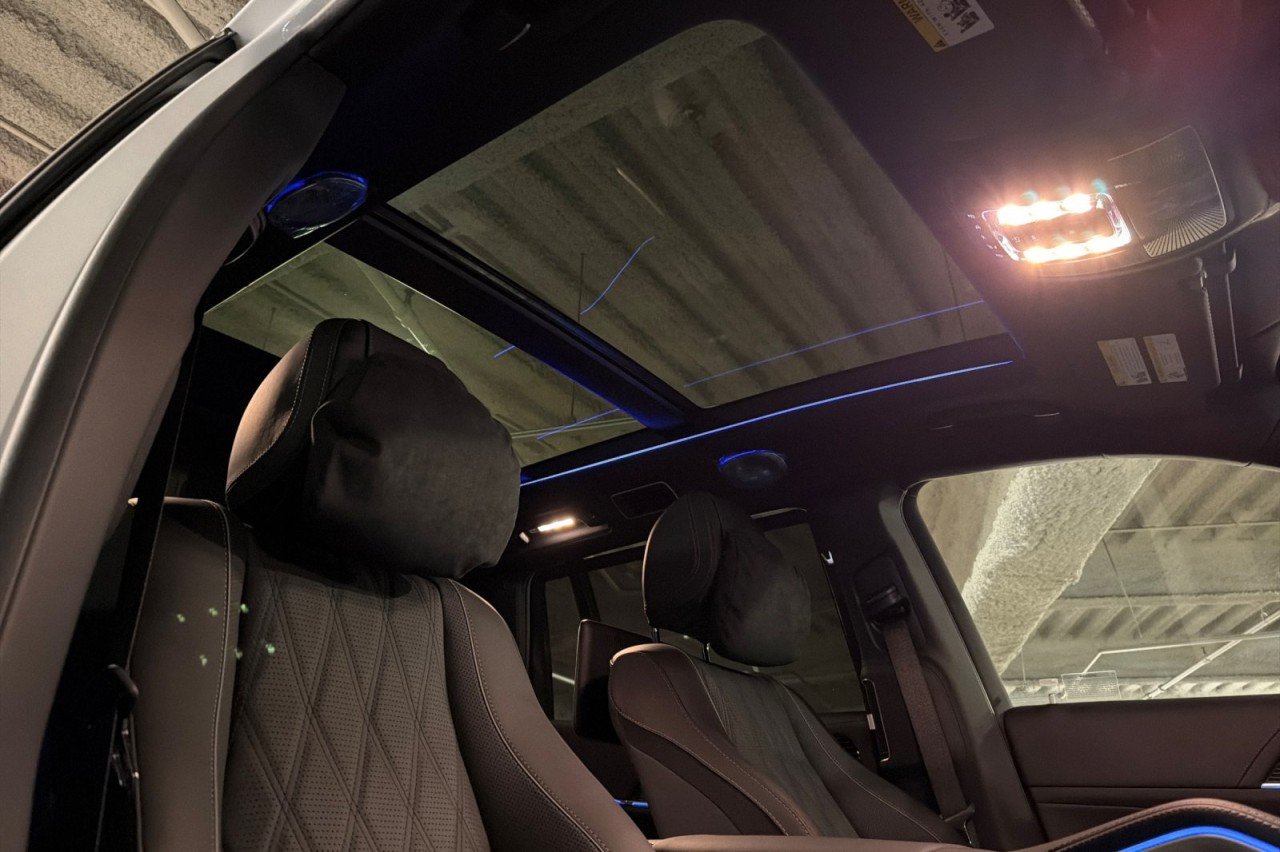 New 2026 MANUFAKTUR Moonlight White Metallic Mercedes-Benz Maybach GLS 600 4MATIC® SUV image 17