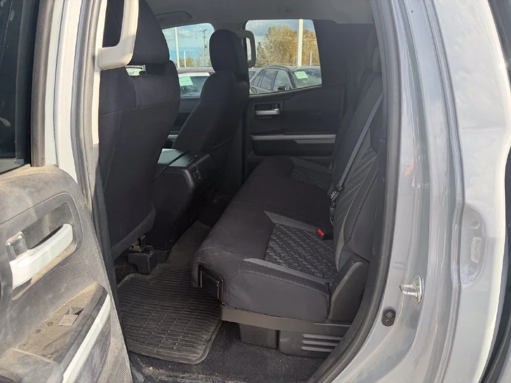 Used 2021  Toyota SR5 image 4