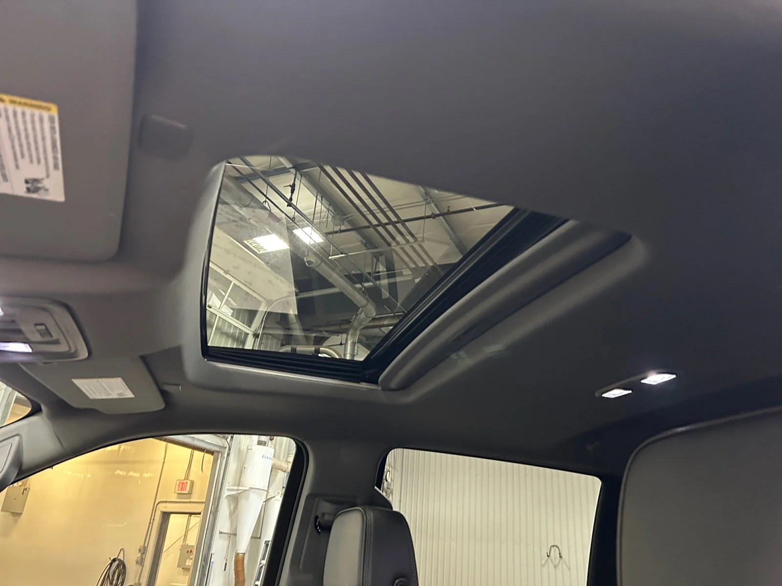 Used 2023 White GMC Denali Crew Cab image 18