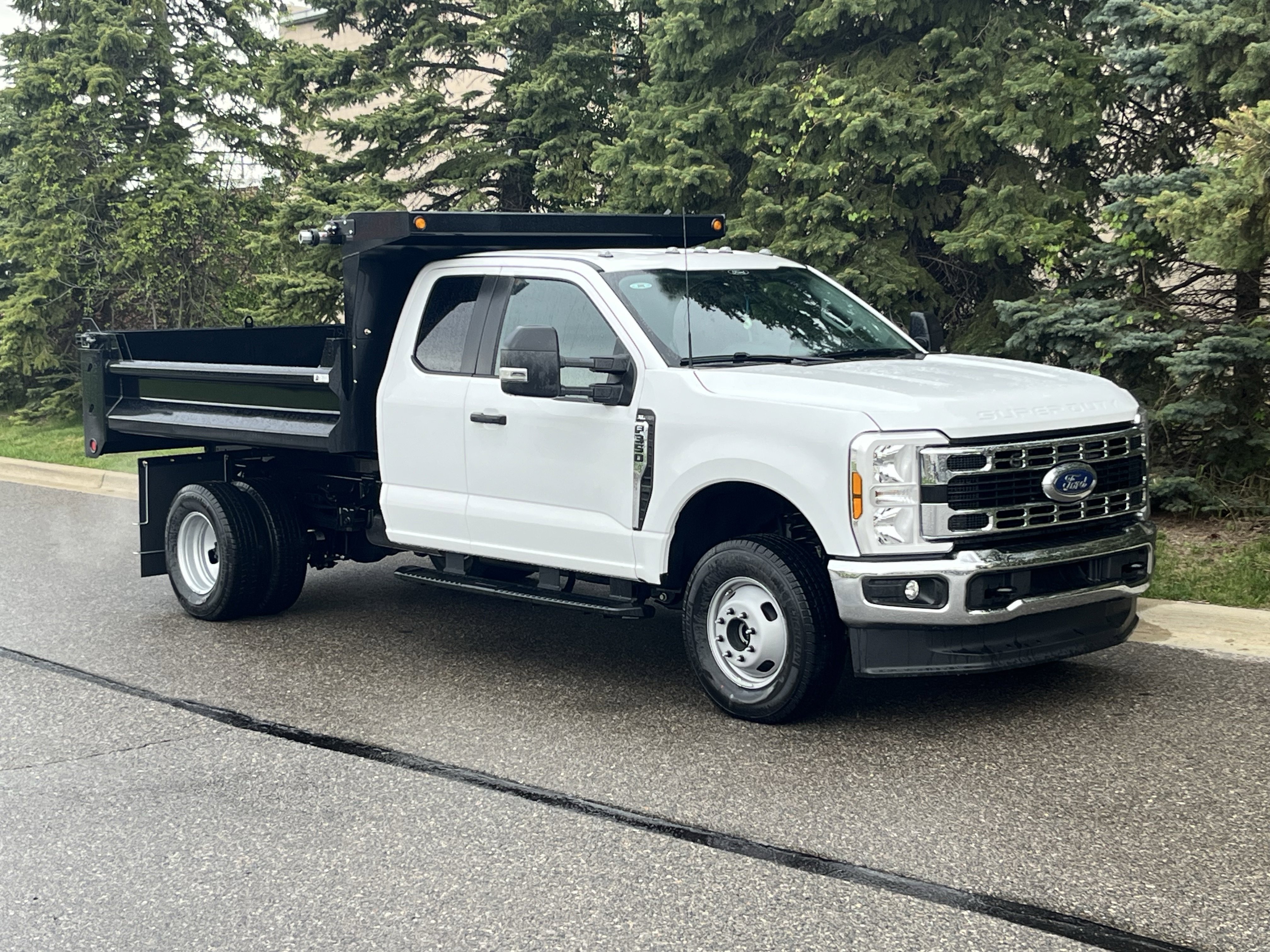 2025 Ford F-350 XL 4x4 SuperCab 168-In DRW's photo