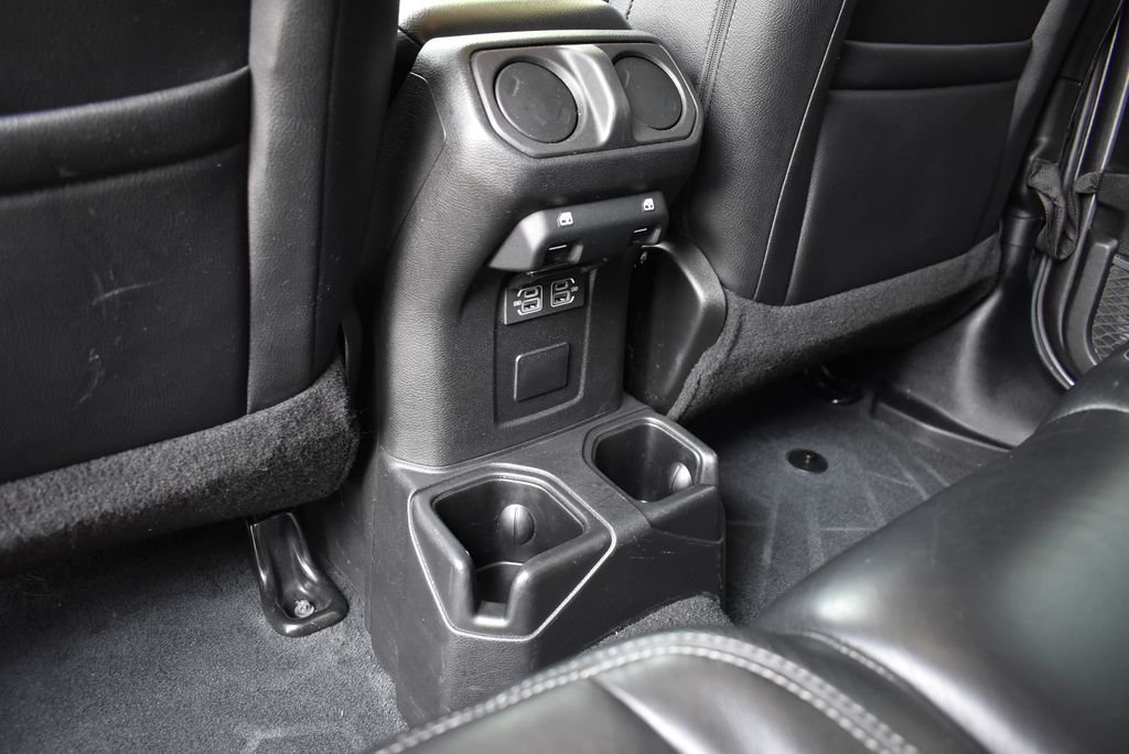 Used 2022 Crystal Metallic Jeep Sport image 29