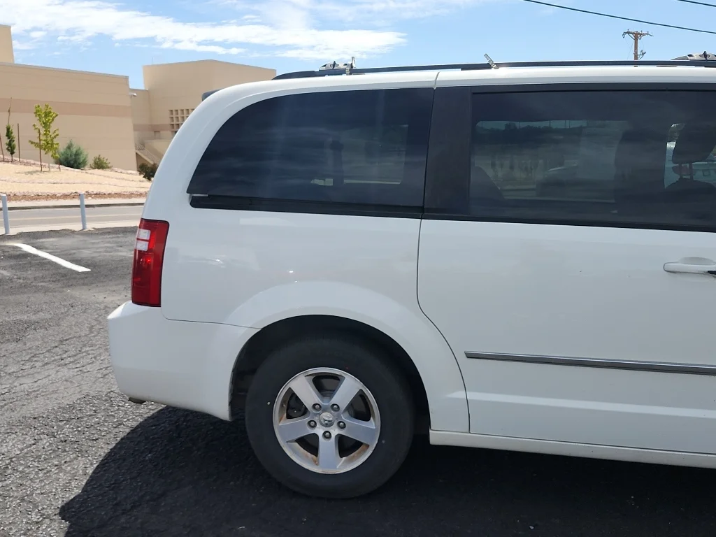 Used 2010 Stone White Clearcoat Dodge SXT image 11