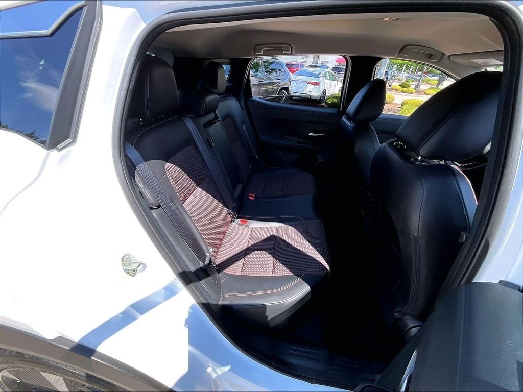 Used 2025 White Nissan SR image 16
