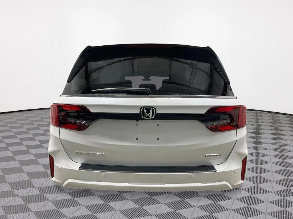 New 2026 Platinum White Pearl Honda Touring image 4