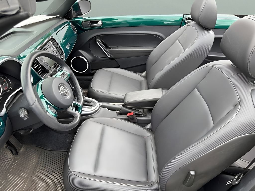 Used 2018 Bottle Green Metallic/Black Roof Volkswagen 2.0T SE image 9
