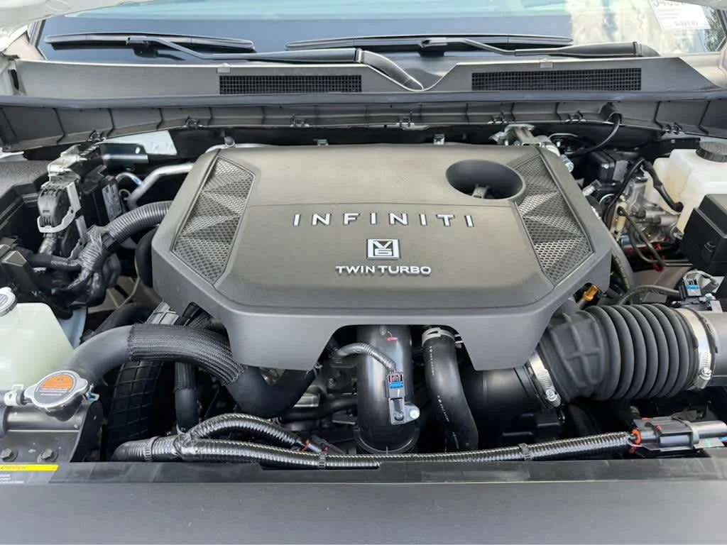 New 2026 RADIANT WHITE INFINITI LUXE image 22