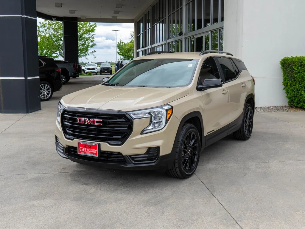 Used 2023 Beige GMC SLE image 3