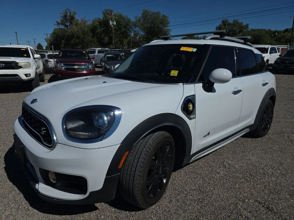 Used 2019 Light White MINI E Countryman image 3
