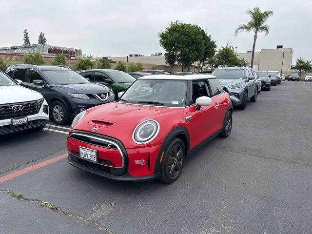 2024 MINI Hardtop Cooper SE's photo