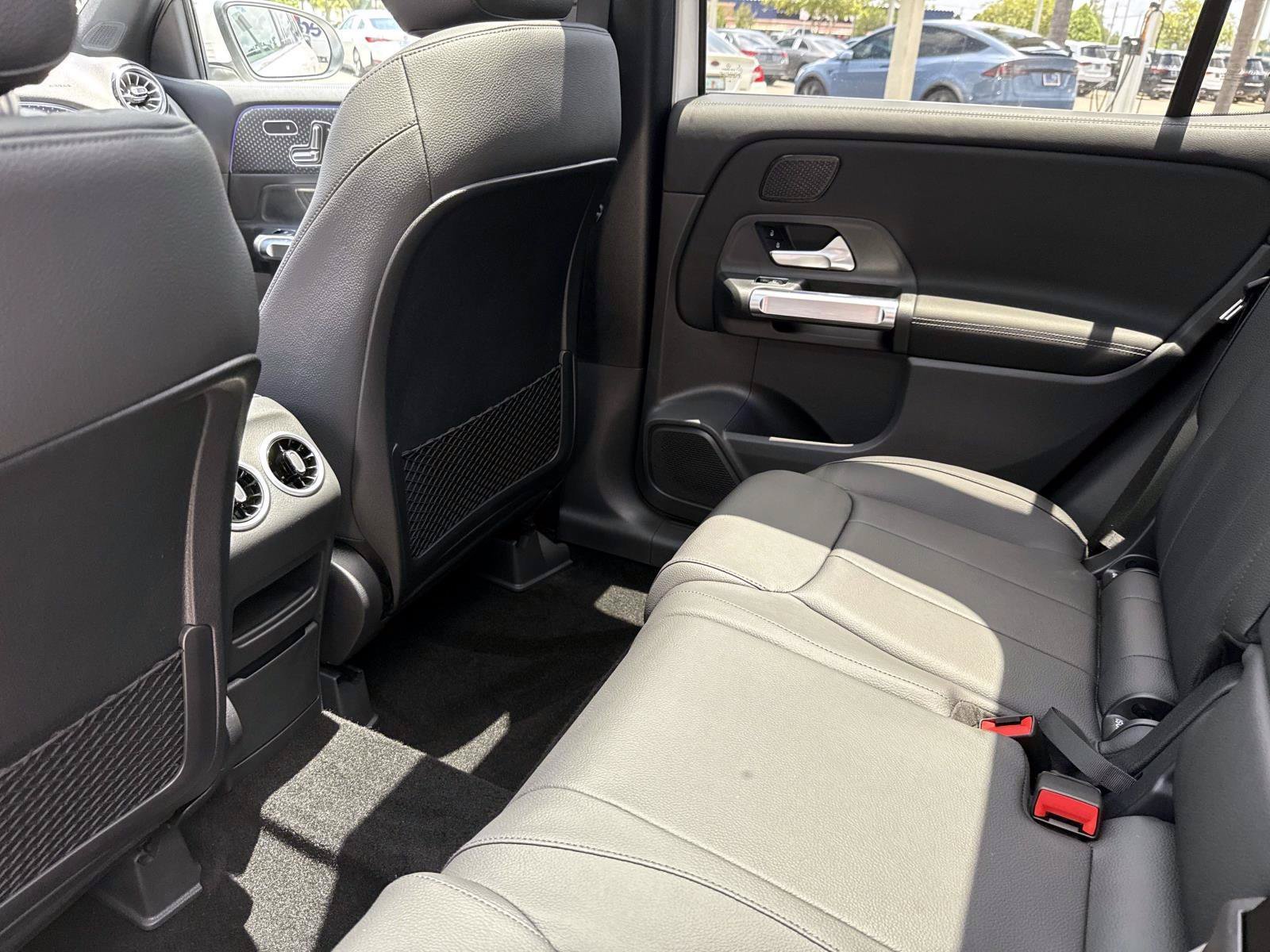 New 2026 Polar White Mercedes-Benz 250 SUV image 15