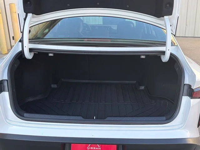 Used 2025 White Kia LXS image 14
