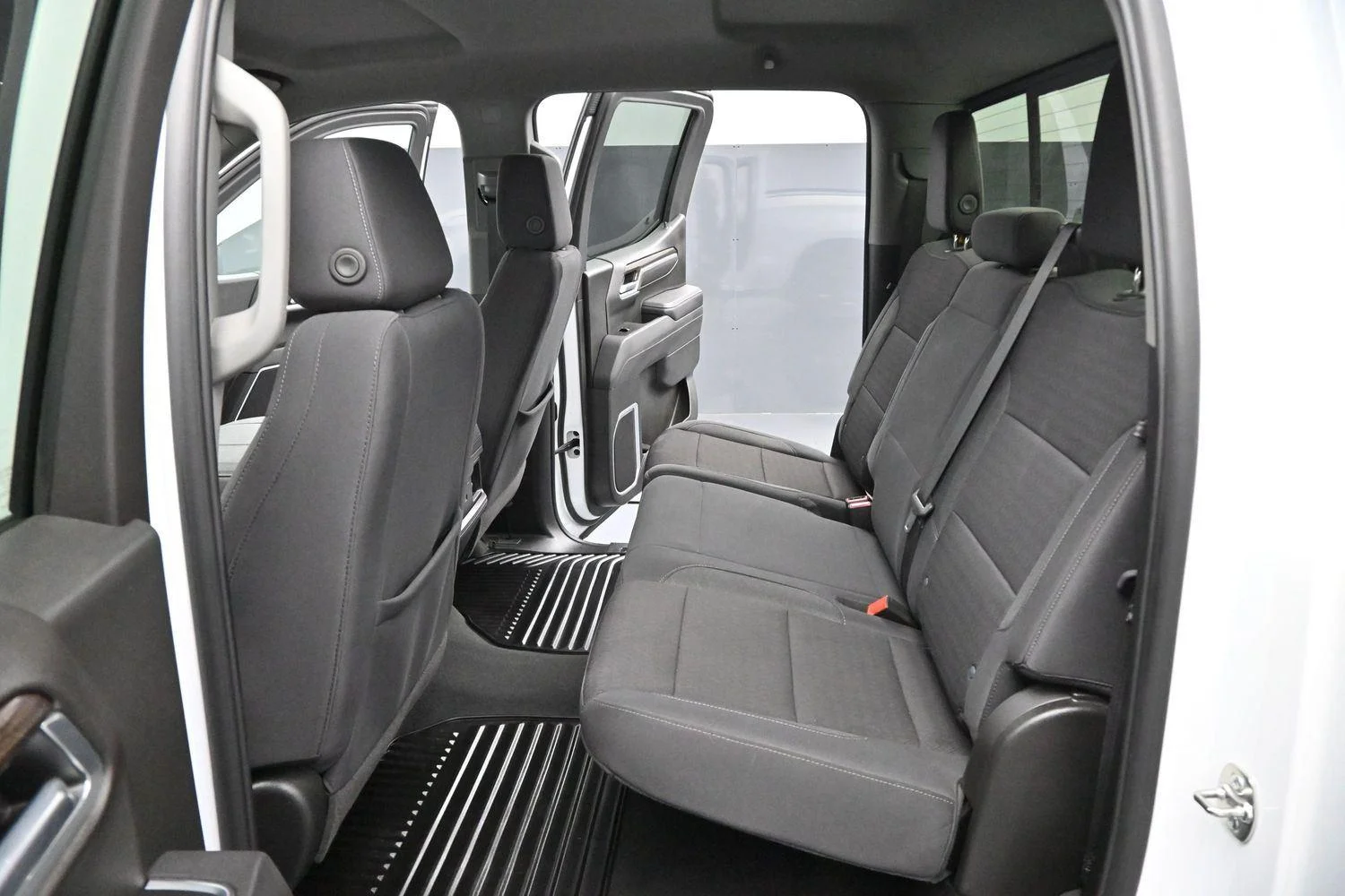 Used 2025 Summit White Chevrolet LT image 30
