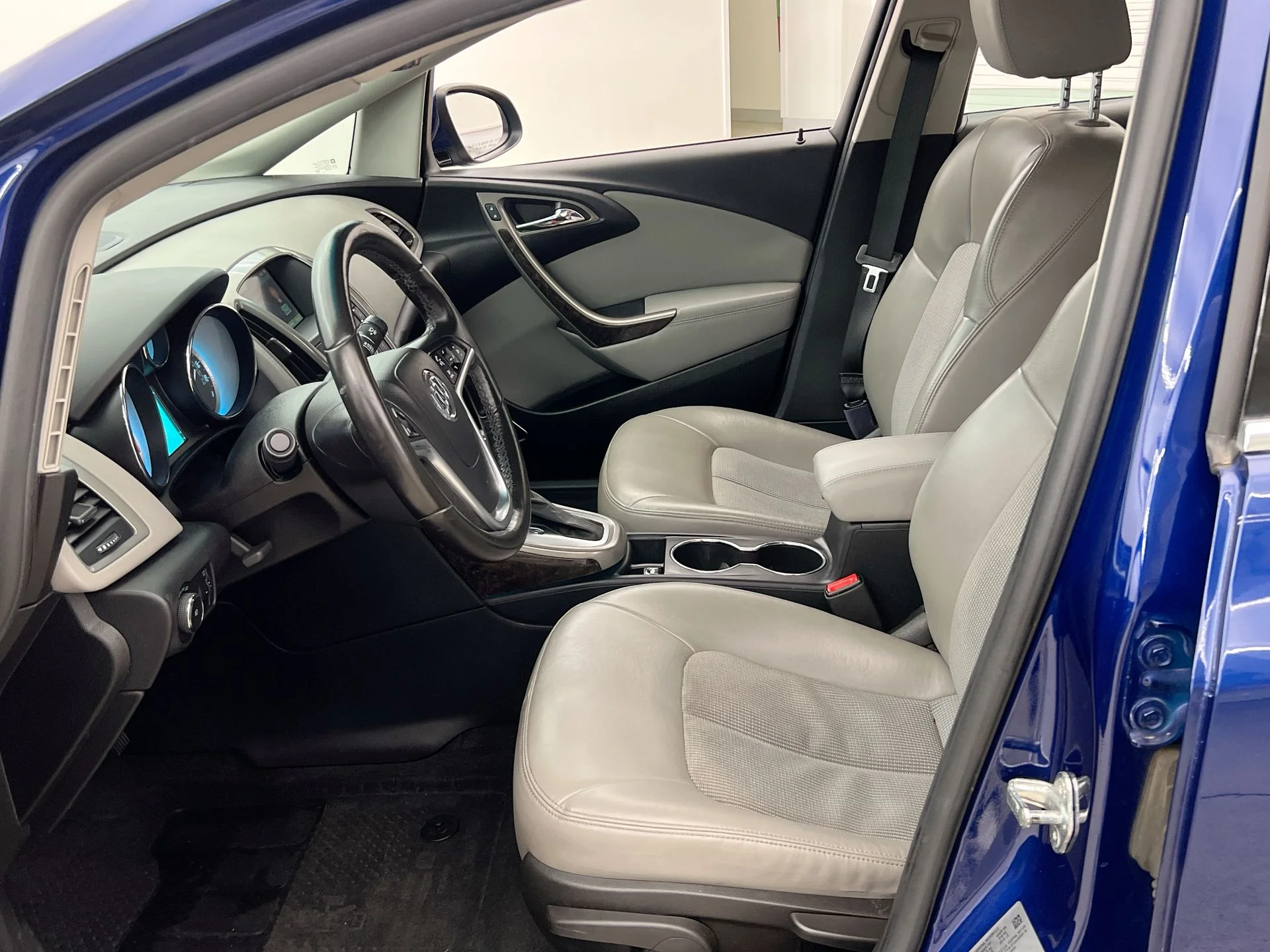 Used 2013 Blue Buick Base image 9