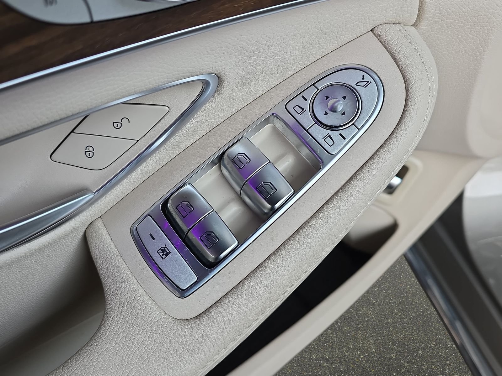 Used 2020  Mercedes-Benz C 300 image 29