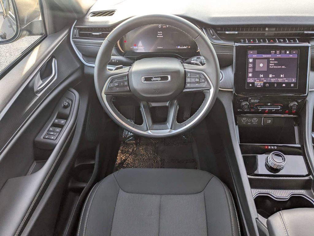 2025 Jeep Grand Cherokee Laredo - Photo 16