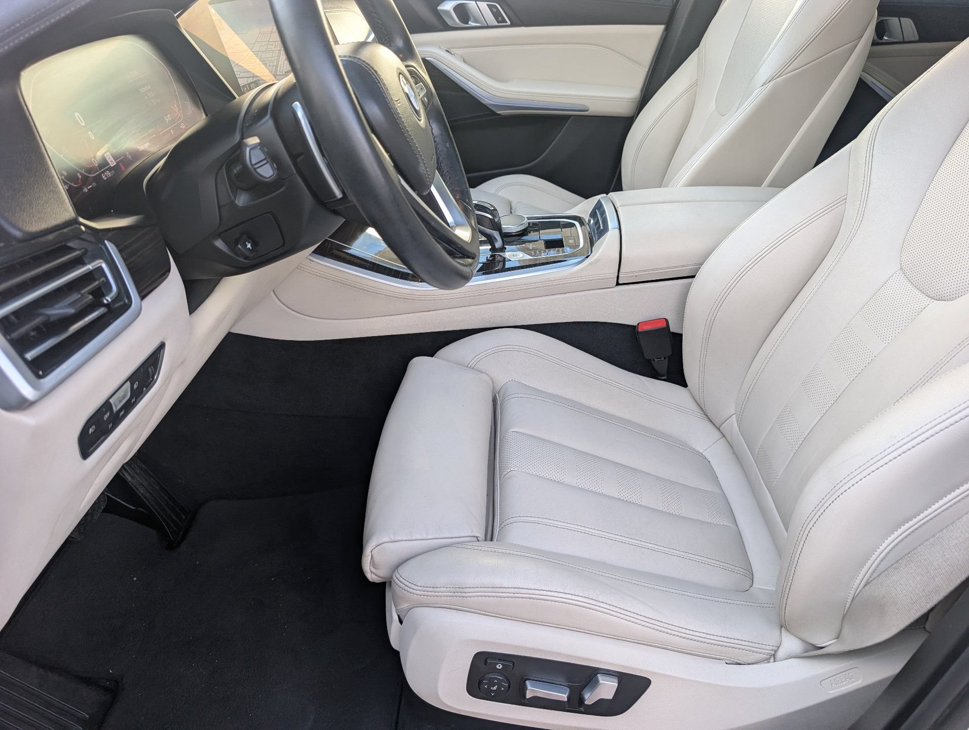 Used 2020 White BMW sDrive40i image 17