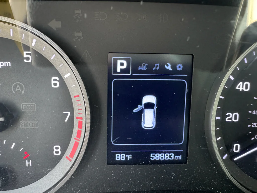 Used 2017 Molten Silver Hyundai Sport image 9
