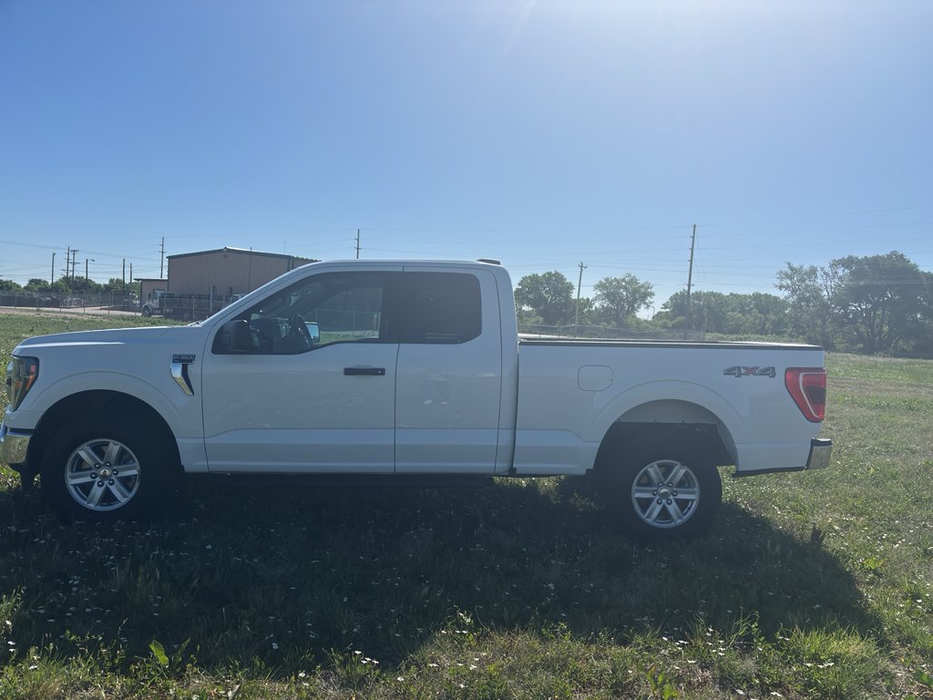Used 2023 Oxford White Ford XLT image 16