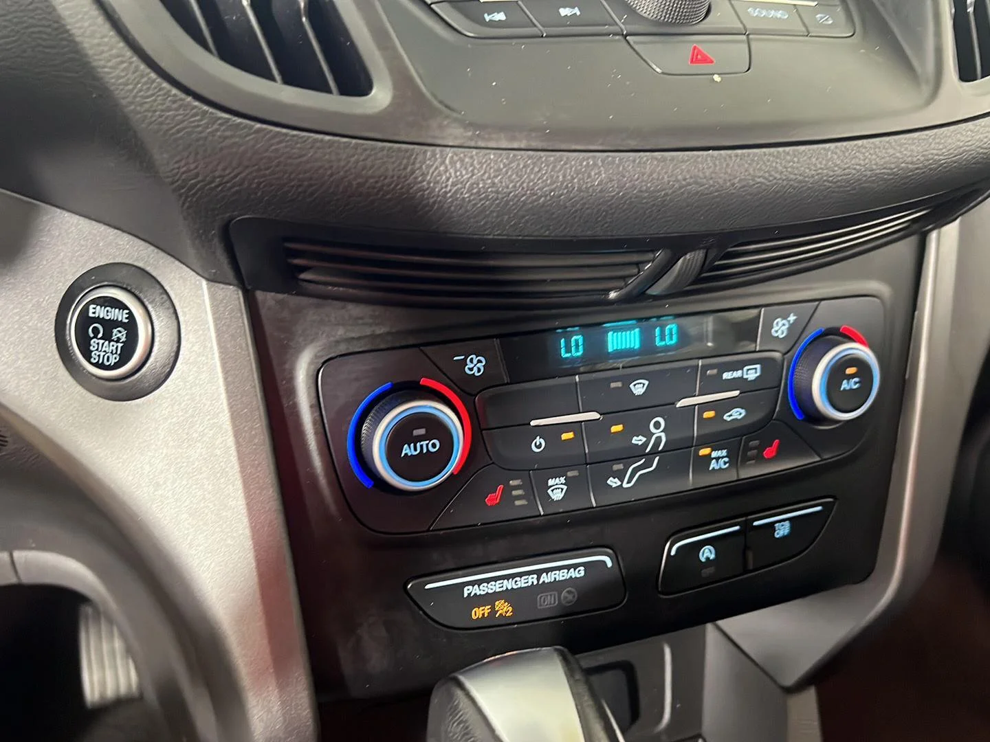 Used 2019 Oxford White Ford SEL image 16