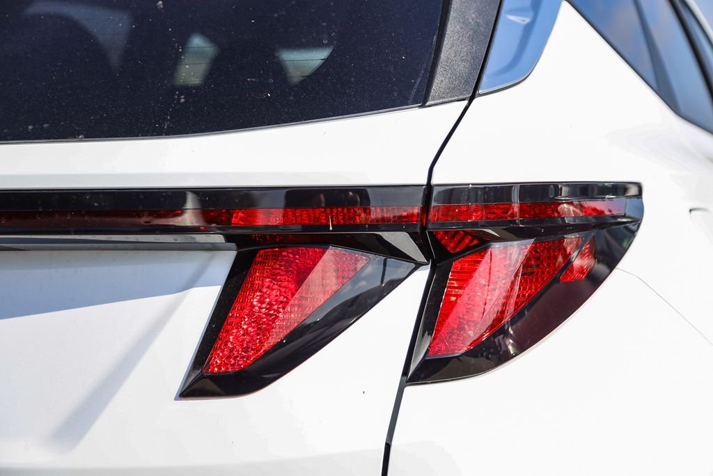 Used 2025 White Hyundai SEL image 10