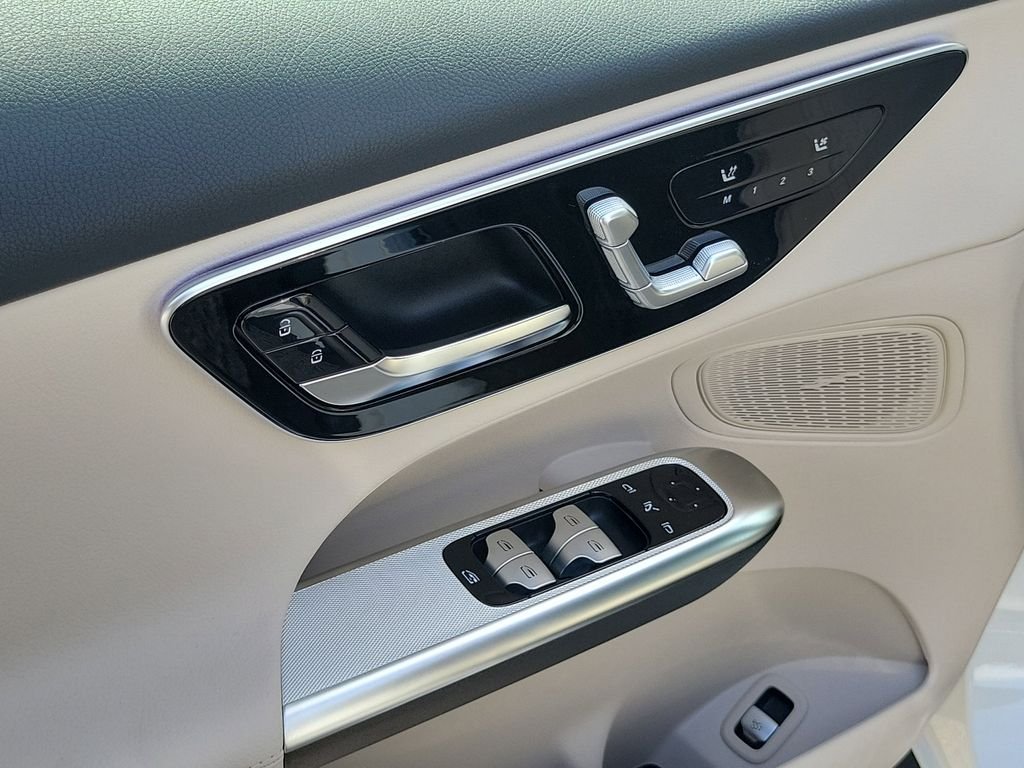 New 2026 White Mercedes-Benz GLC 300 image 17