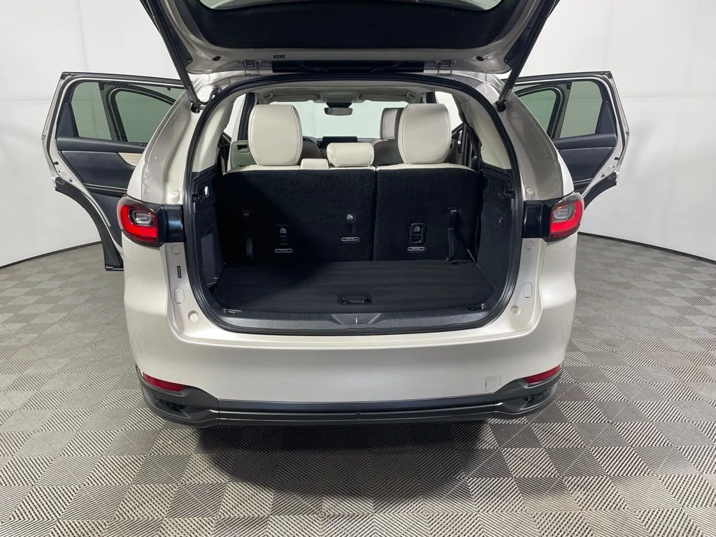 Used 2024 Silver Mazda Preferred image 21