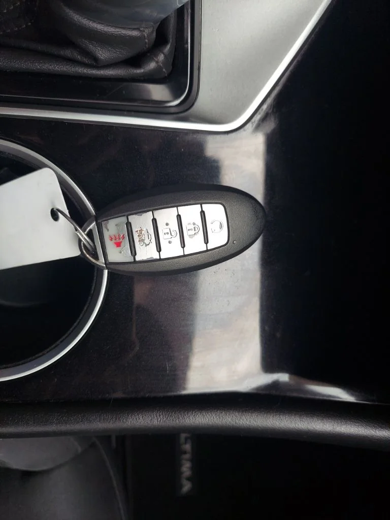 Used 2023 Silver Nissan 2.5 SV image 28