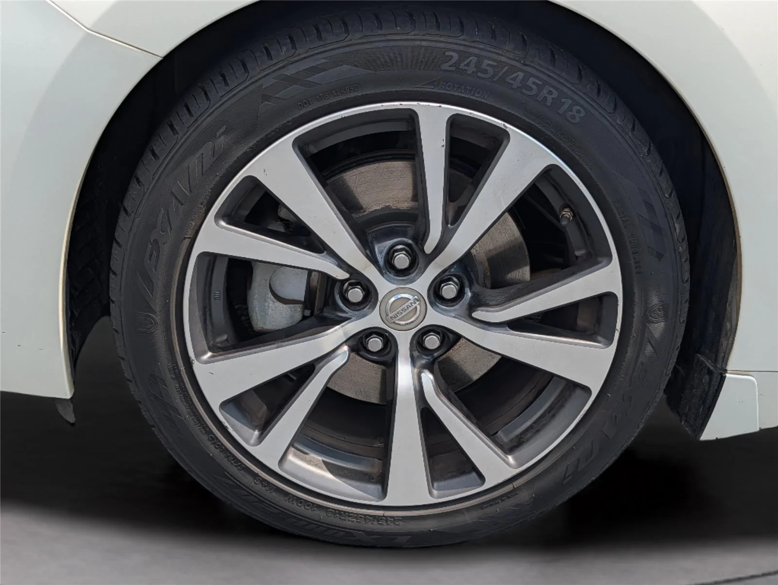 Used 2017 Pearl White Nissan Platinum image 36