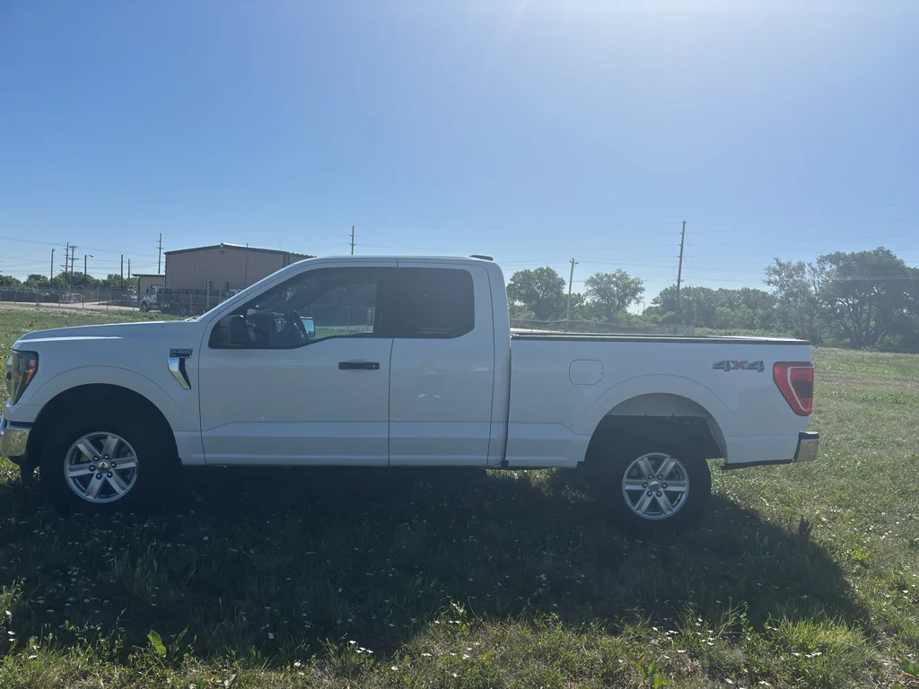 Used 2023 Oxford White Ford XLT image 8