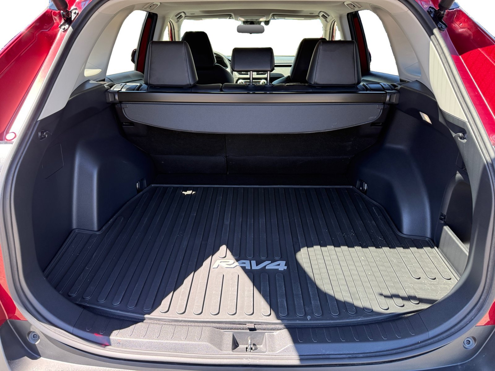 Used 2025 Pearl Toyota XLE Premium image 17