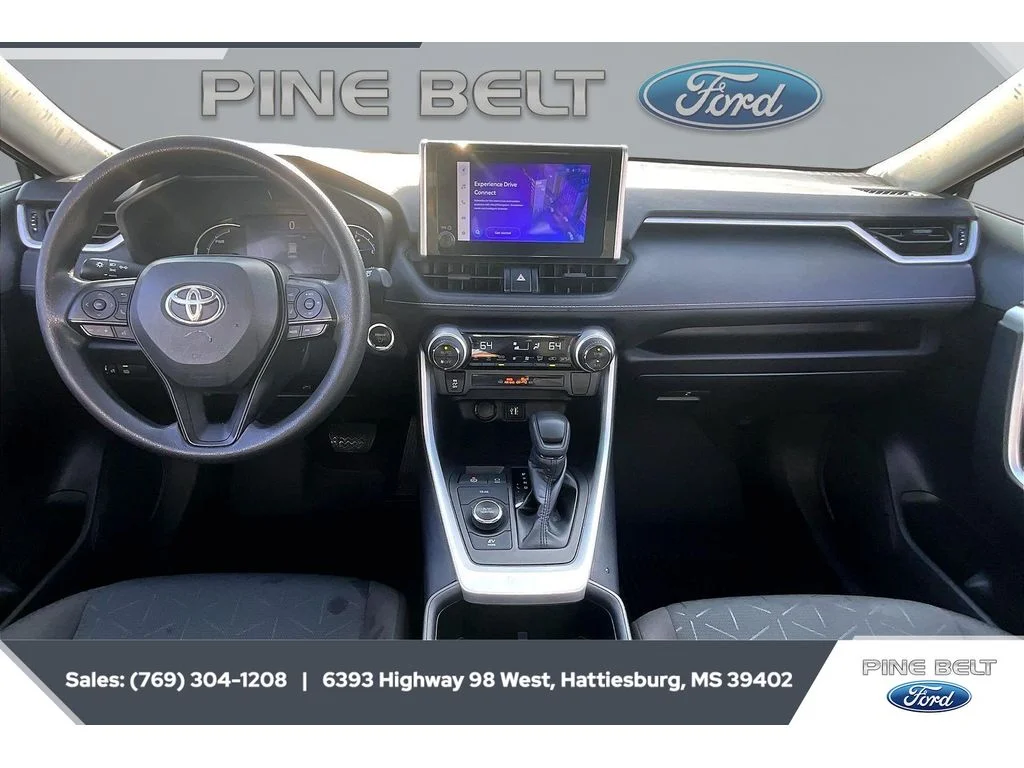 2024 Toyota RAV4 XLE - Photo 13