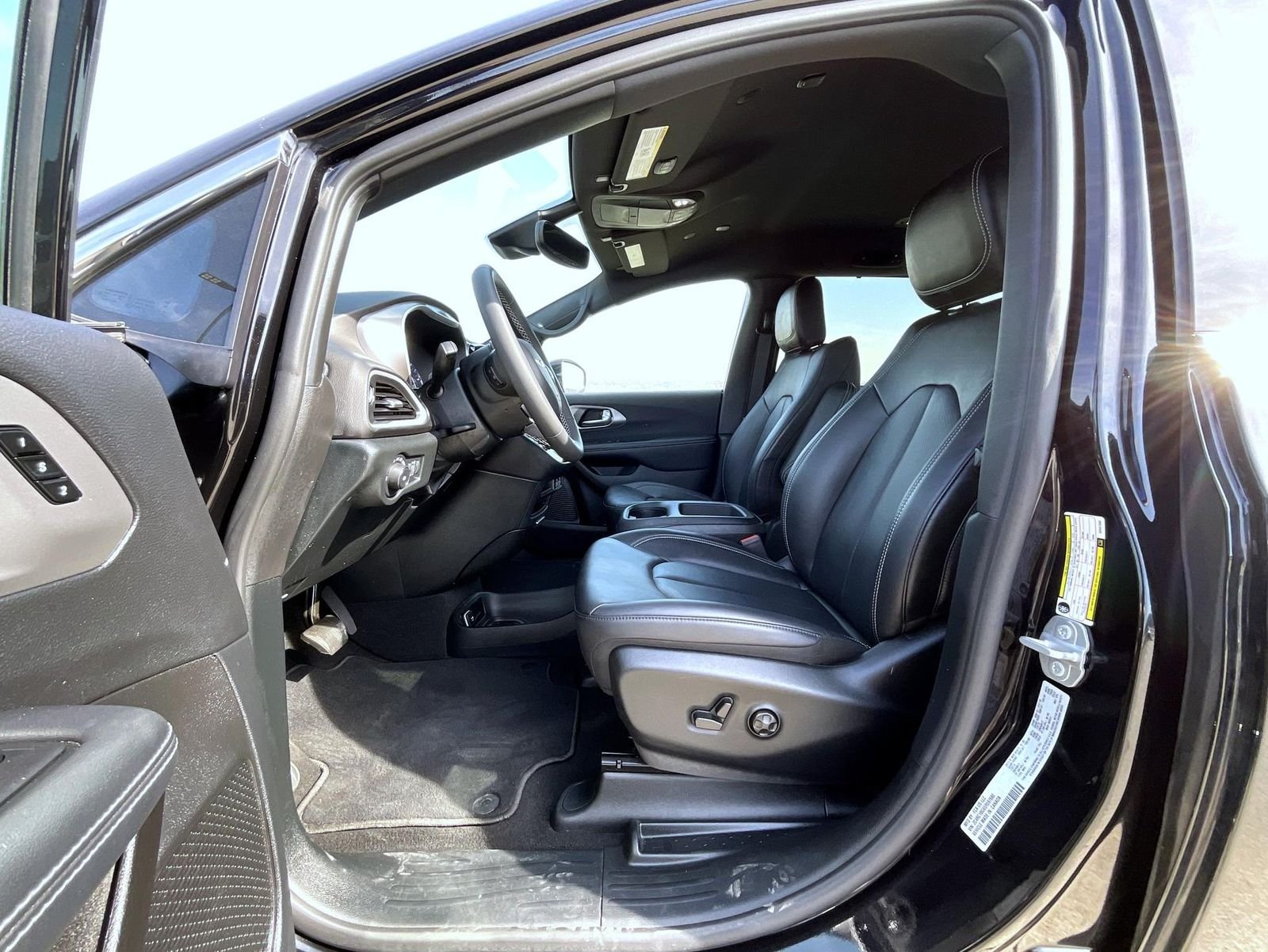 Used 2025 Black Chrysler Select image 10