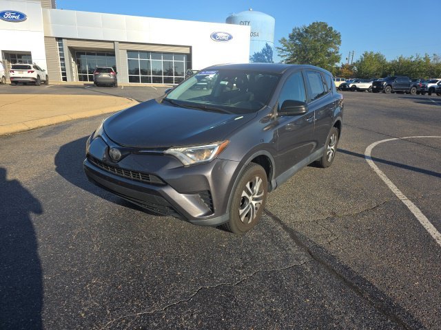 Used 2018 Gray Toyota LE image 7