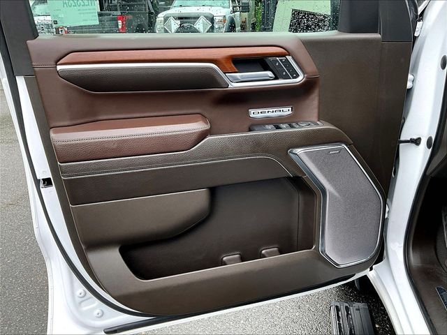 Used 2023 White GMC Denali image 19