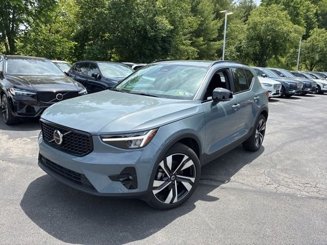 2023 Volvo XC40 B5 Plus Dark AWD's photo