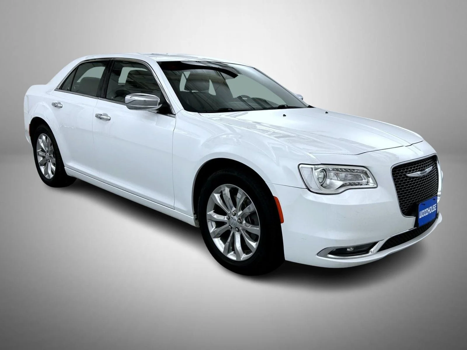 Used 2020 White Chrysler Limited image 3