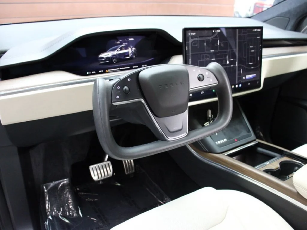 Used 2022  Tesla Base image 24