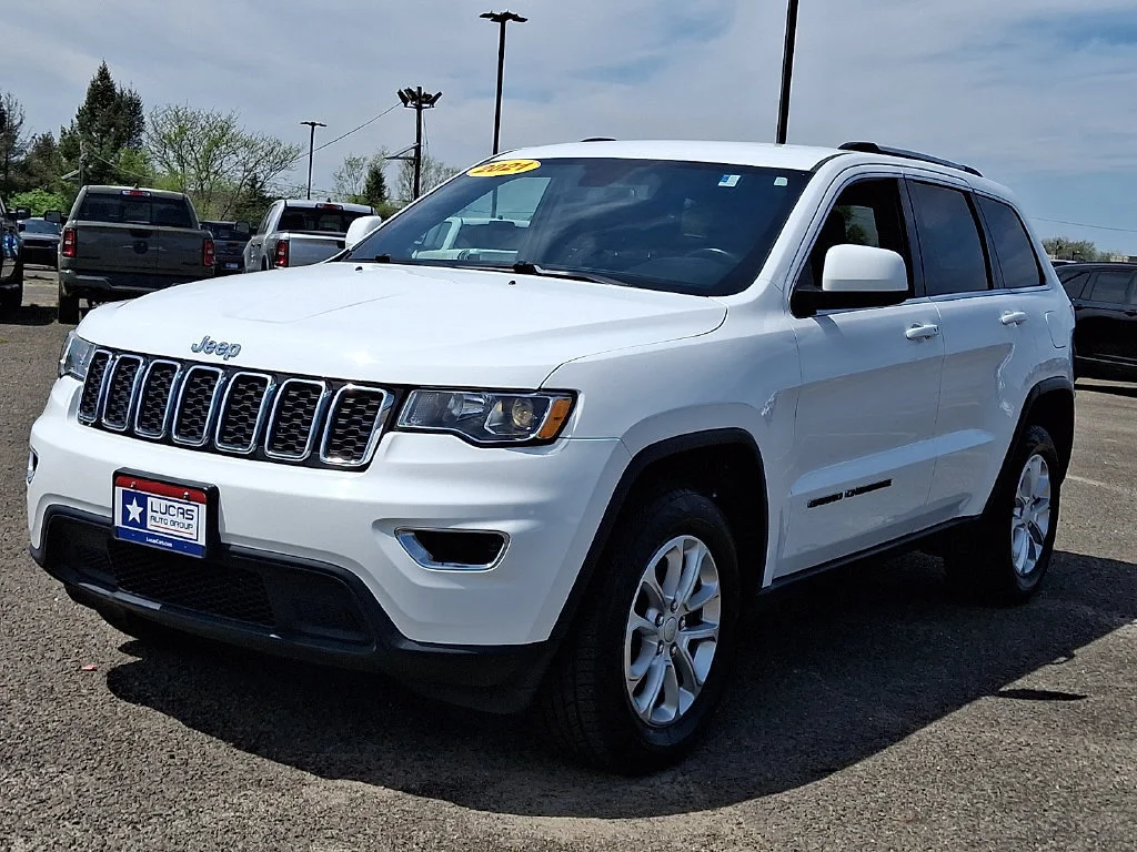Used 2021 Bright White Clearcoat Jeep Laredo E image 5