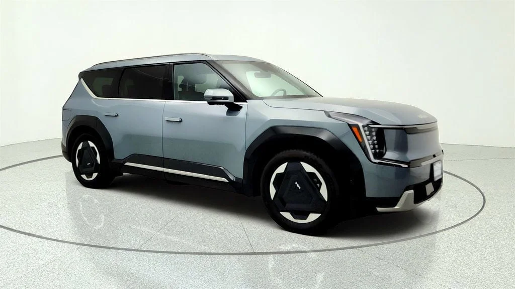 Used 2024 Iceberg Green Kia Land AWD image 3