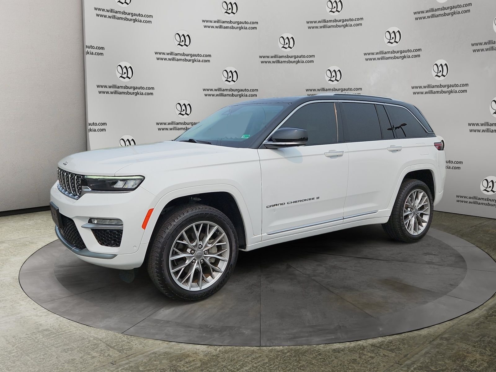 Used 2022 White Jeep Summit image 1