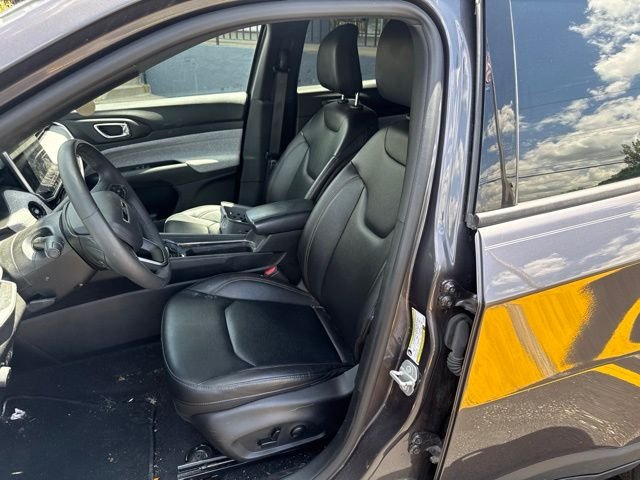 Certified Used 2024 Gray Jeep Latitude Lux image 8
